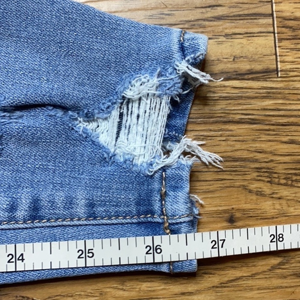 AEO High Rise Destroyed Jeans Size 2 - Picture 8 of 9